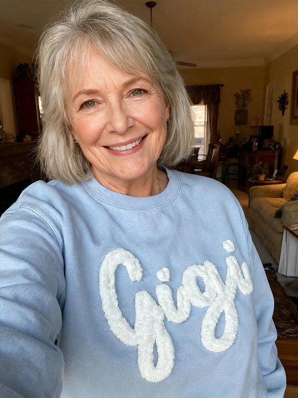 Cozy Chenille Sweatshirt – The Perfect Christmas Gift for Mom & Grandma