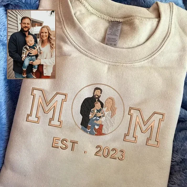 Personalized Embroidered Family Photo Sweatshirt - 🔥Mother's Day Sale🔥